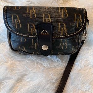 Dooney & Bourke. Oncour Elba Flap Wristlet. 💯Authentic